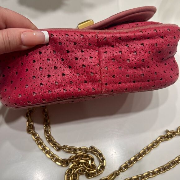 ♥️ JUICY COUTURE Y2K rare red leather cut out heart flap chain crossbody bag - Picture 8 of 16